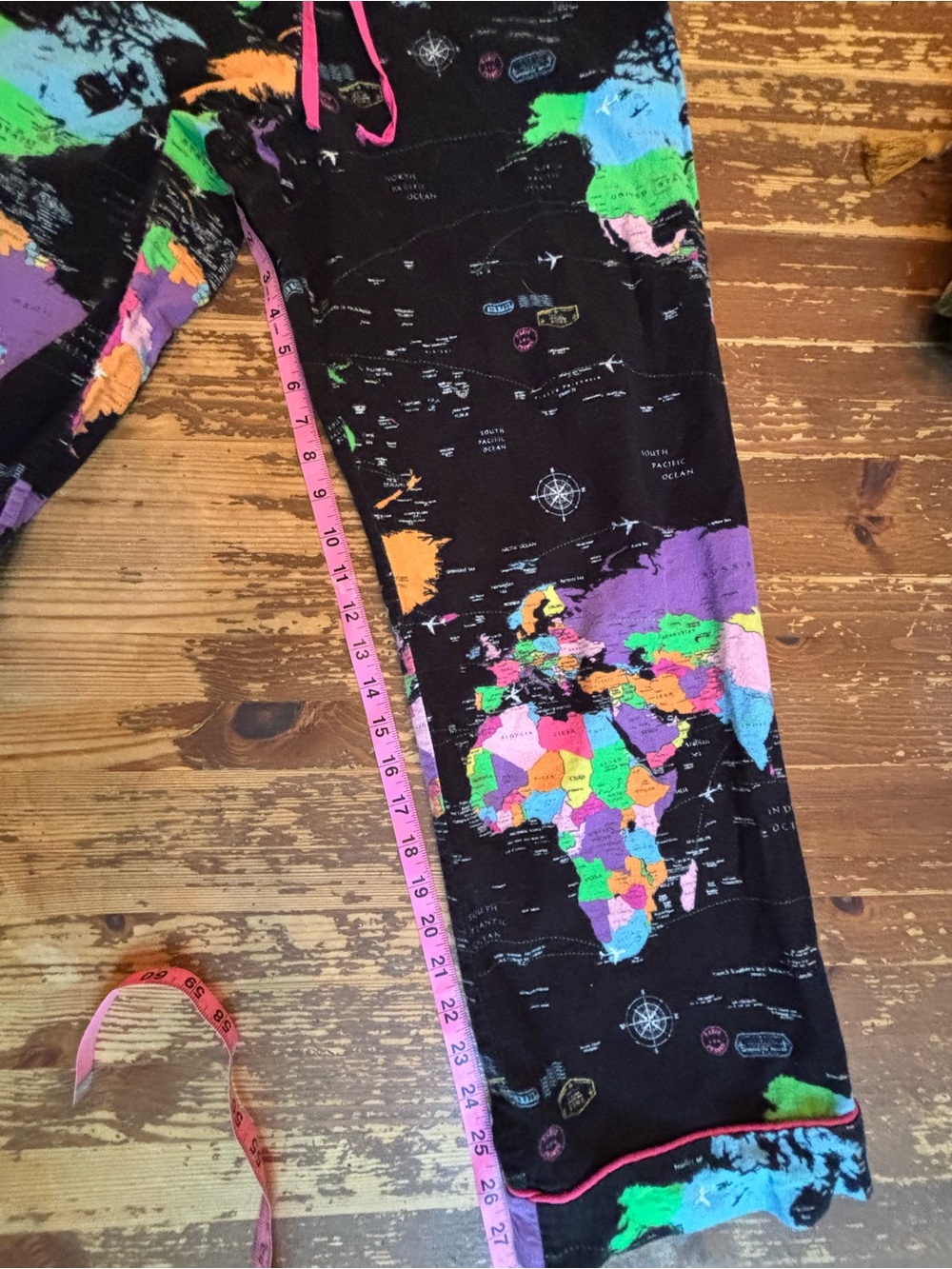 BedHead vintage Black World Map Pajama Set with Multicolor Print. Medium - Picture 8 of 16